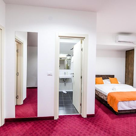 River Inn Stari Banovci المظهر الخارجي الصورة