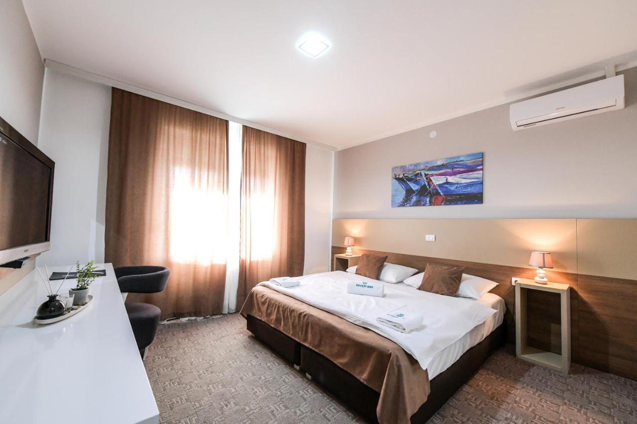 River Inn Stari Banovci المظهر الخارجي الصورة